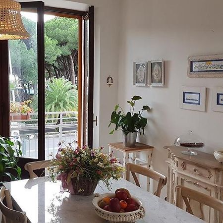 Brezza Marina Panzió Marina di Carrara Kültér fotó