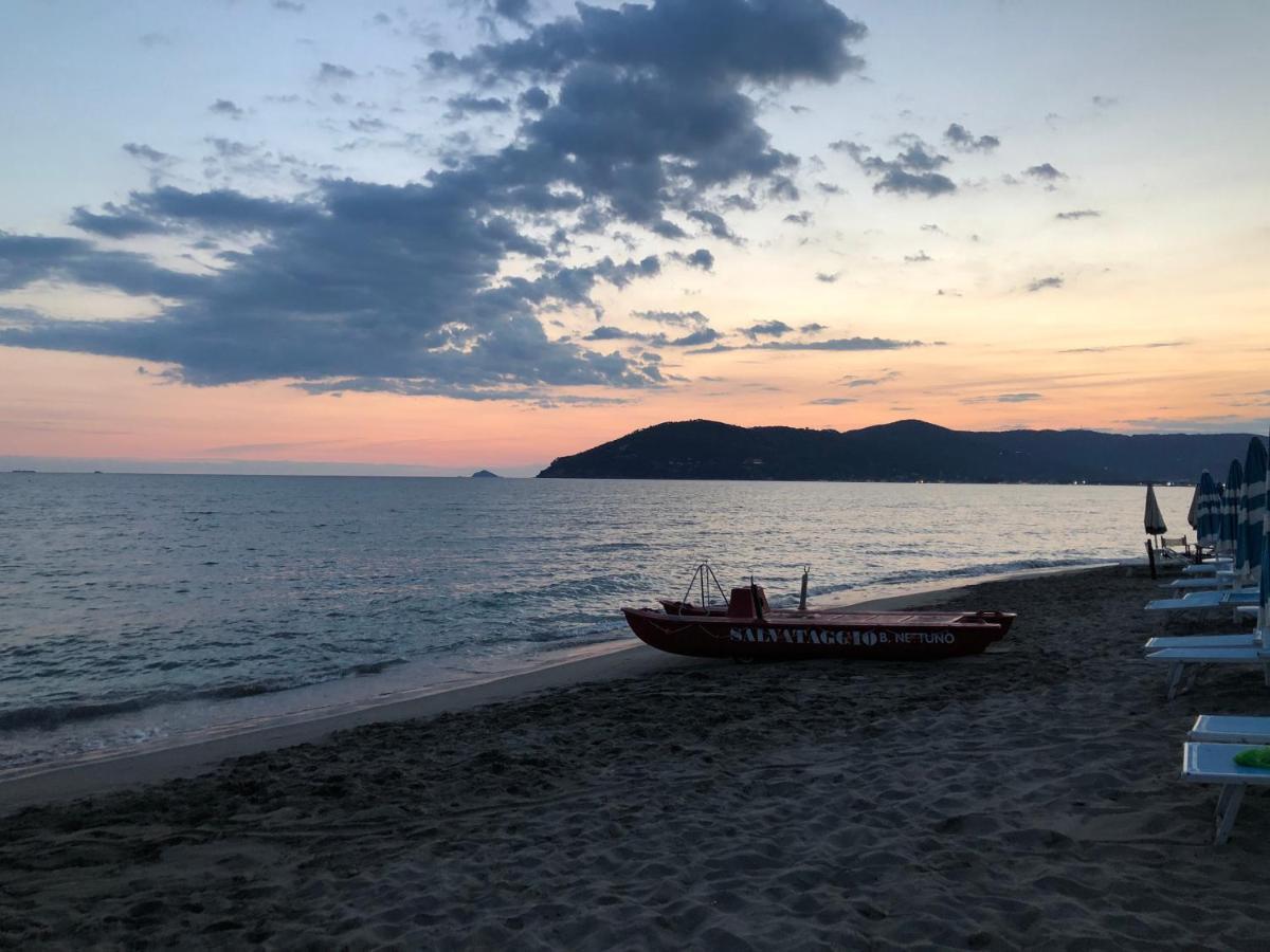 Brezza Marina Panzió Marina di Carrara Kültér fotó