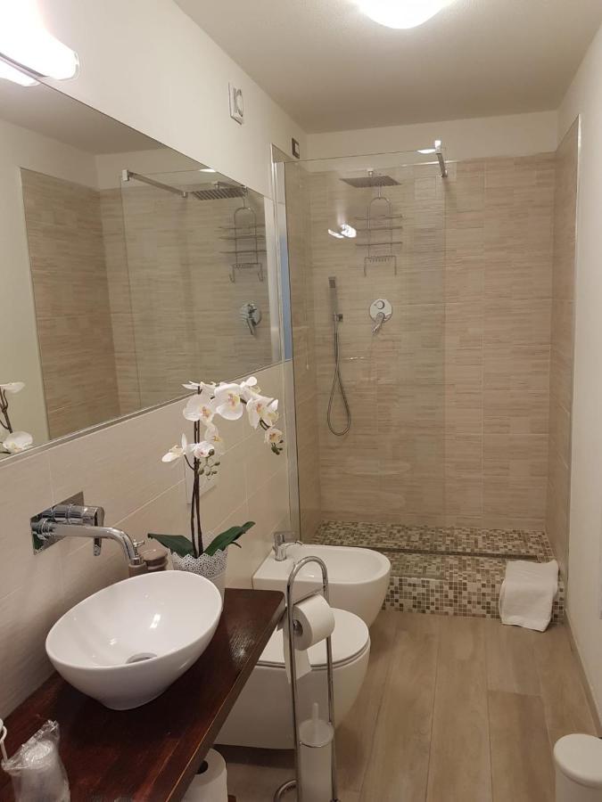 Brezza Marina Panzió Marina di Carrara Kültér fotó